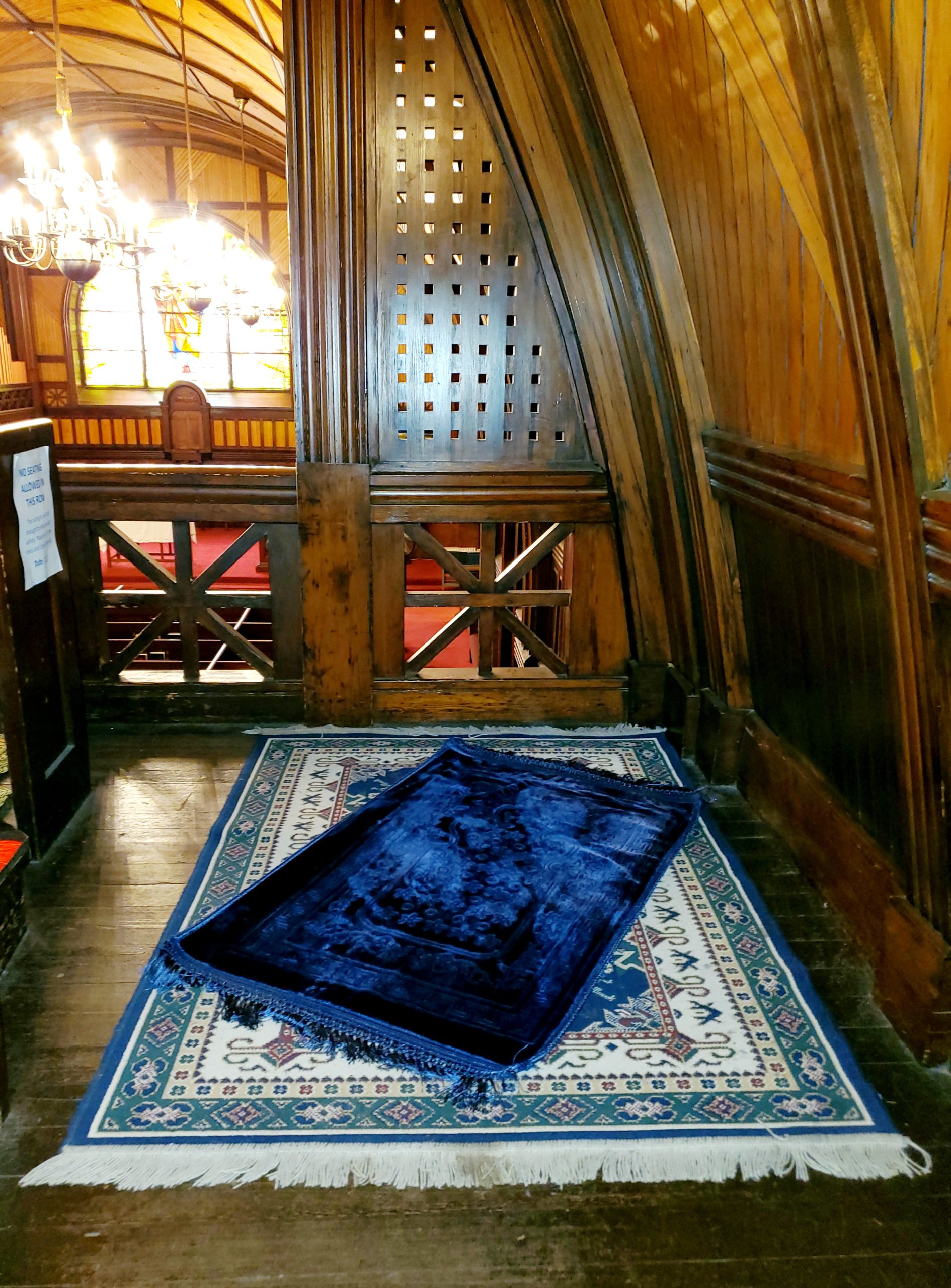 Prayer rug set up